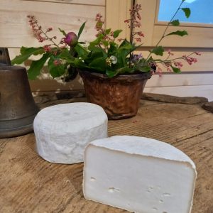 Formaggio di capra giovane (€20 al kg)